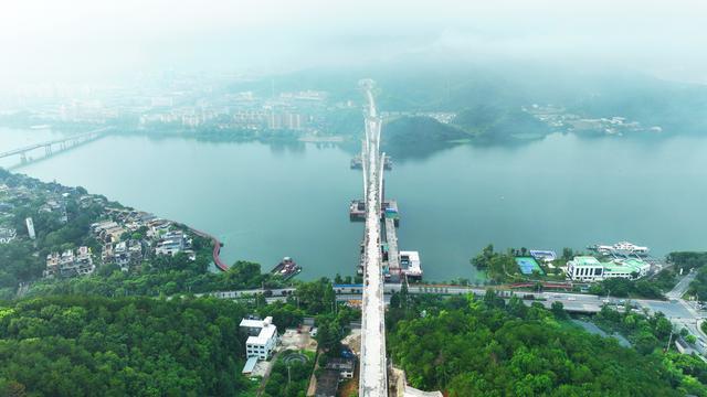 金建高鐵全線路橋隧貫通 山區(qū)高鐵建設(shè)創(chuàng)奇跡