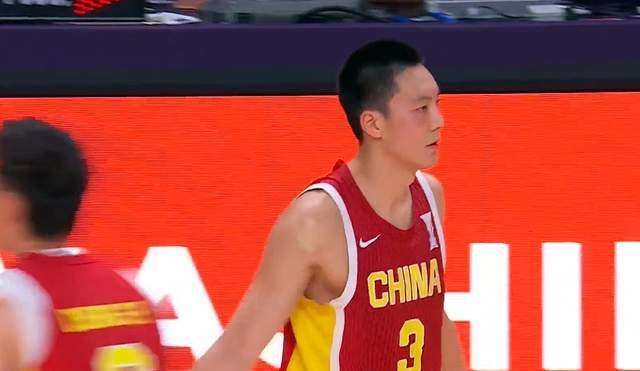 胡明轩半场狂砍14分 外线投射亮眼