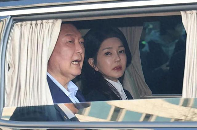 尹锡悦的“拒捕战术”藏着哪些算计 从铁腕总统到荒诞剧主角