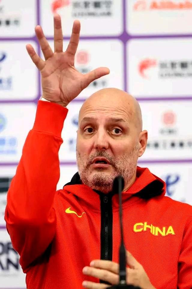 为何残阵男篮让人满意？郭士强与乔尔杰维奇带队区别在哪 信任与拼劲