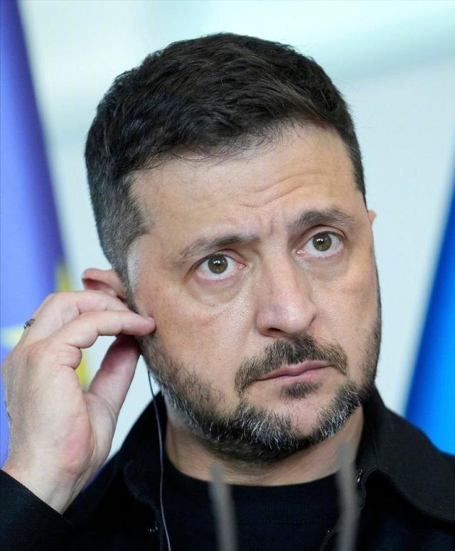泽连斯基为何态度软了 战场局势逼迫让步