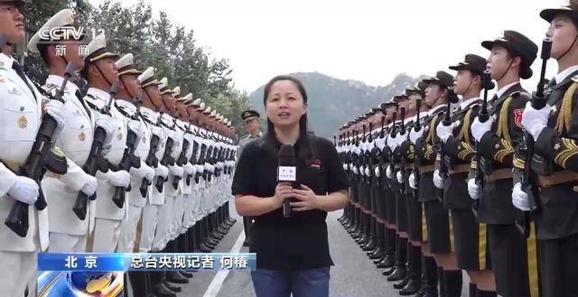 阅兵方队横看一条线竖看一个人 太帅！一个方队共用一个脚步声