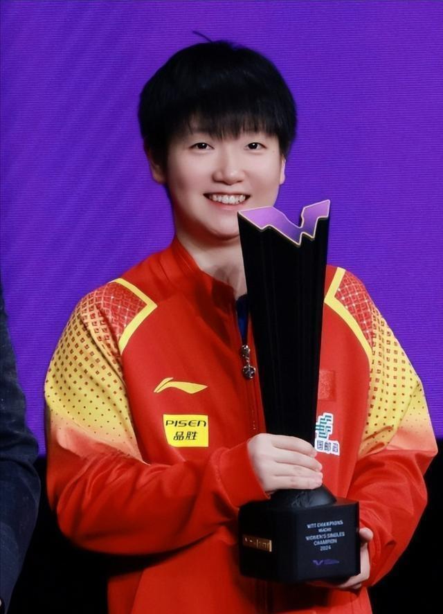 孙颖莎赛场上现“凶狠”绝杀眼神 怒斩汉娜·高达