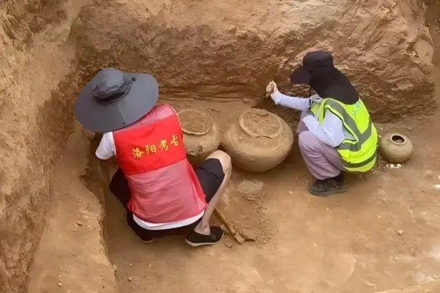 河南洛阳景区施工发现1449座古墓跨多朝