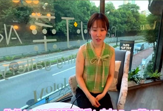 平野好意思宇与孙颖莎聊天嘴角压不住