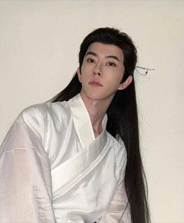 程青松被造谣去于朦胧聚会,本人凌晨连发多条动态否认:已经报警 谣言引发深夜报警