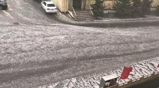 山西大同突降冰雹最大如鹌鹑蛋