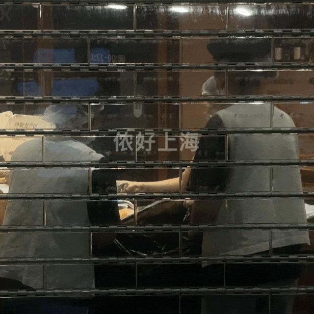 上海网红面包店将未售面包直接丢弃 高价浪费引争议