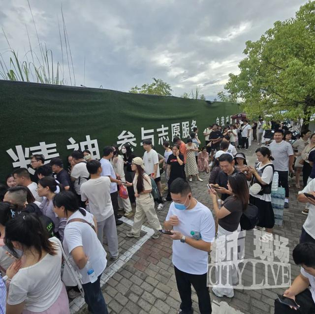 “鸡排哥”回应嘴唇发黑 情绪价值满溢网络