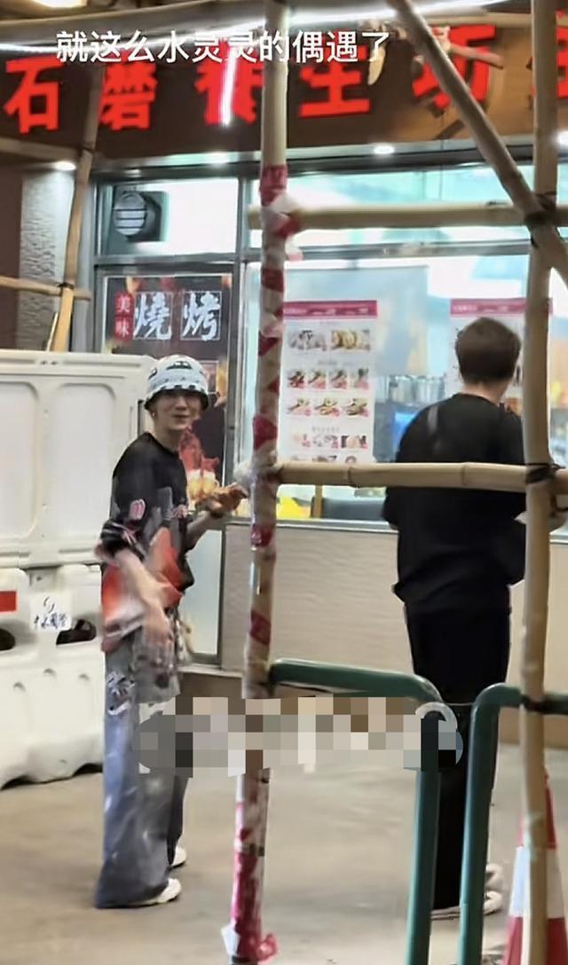 餐厅偶遇鹿晗