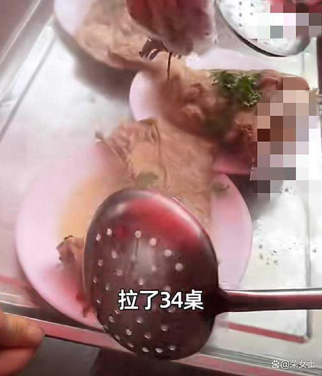 村民下雨天坐猪圈吃席 “该猪圈未养过猪” 特殊时期的灵活变通