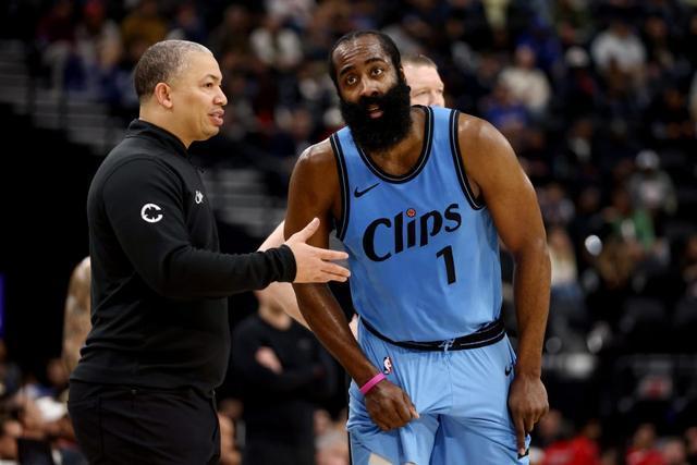 36歲哈登狀態(tài)令人擔(dān)憂！球探稱不如以往同期 季前賽表現(xiàn)不佳