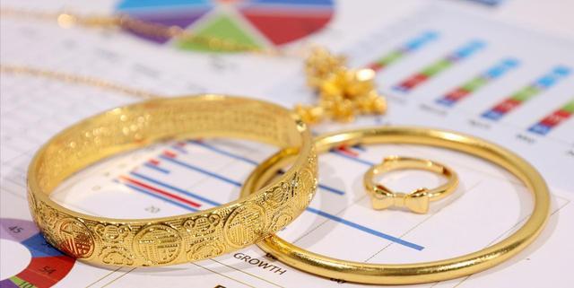 金镯子不香了金子却被疯抢 人们在抢什么金？