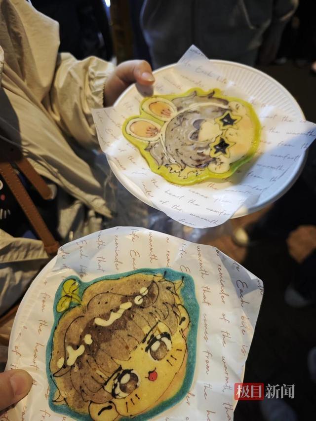 煎饼摊走红:顾客排5小时舍不得吃 创意美食成新宠