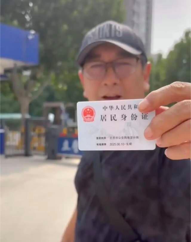 前央视主持人水均益额头放中国人纸条辟谣移民 再次澄清未定居海外