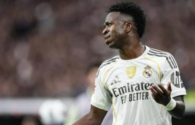 西媒:维尼修斯认为自己不受信任 不排除明夏离队