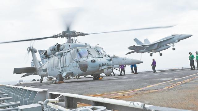 美航母连坠两机引发阴谋论