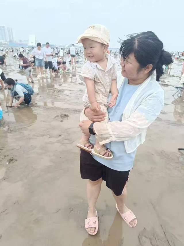 女子严重烧伤丈夫儿子母亲火海遇难 家属求助筹款救治