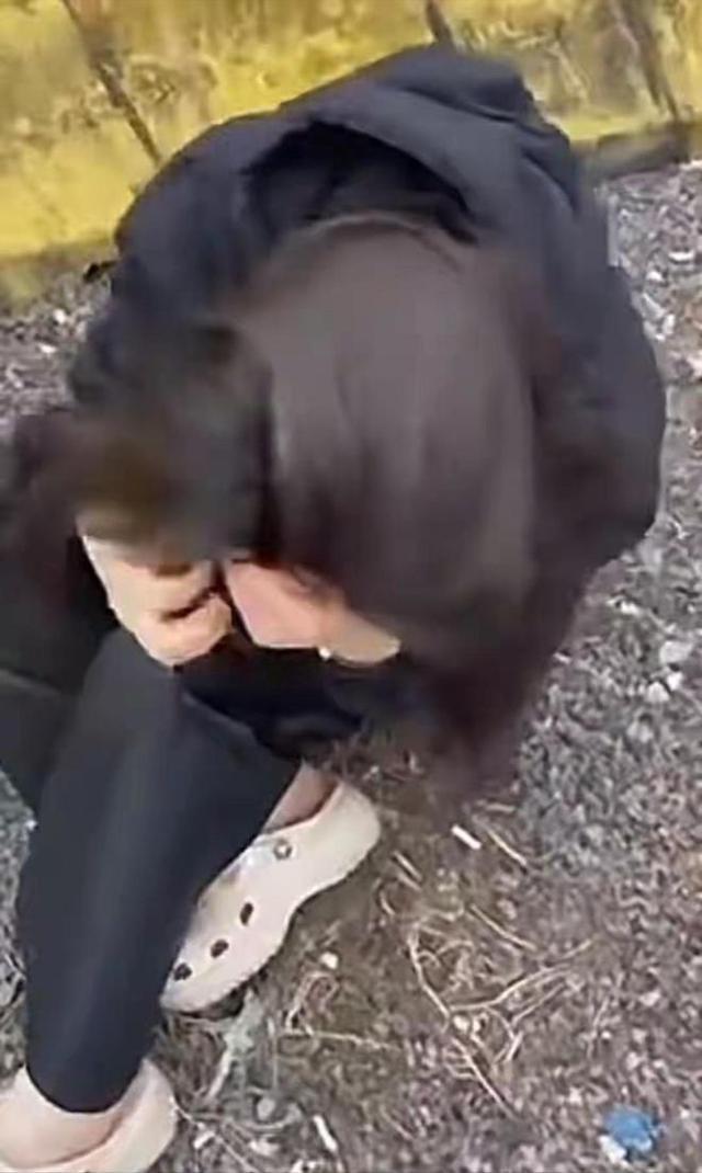 女子遇丈夫带小三疑似产检 停车场手撕现场引发热议