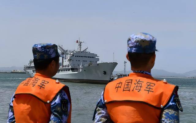 中国海军舰艇围观美菲澳新四国演习 5艘对4艘的围观现场