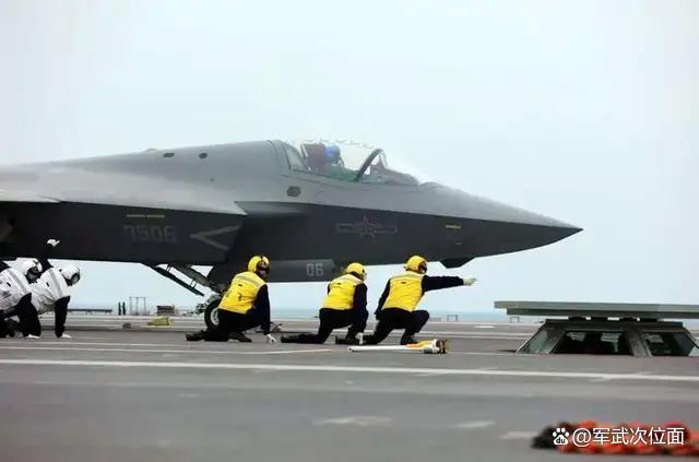 专家：福建舰舰载机打造空中铁三角 体系化作战能力显著增强