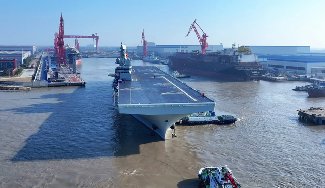 中美日两栖舰比拼 四川舰独占鳌头 电磁弹射颠覆传统