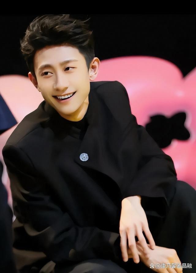 杨紫爸爸去看了张一山话剧