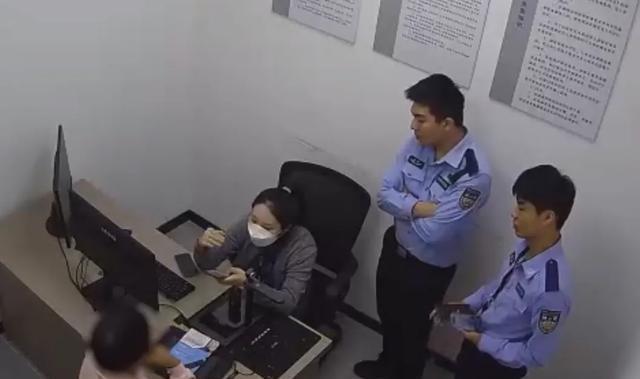 女子称寄茶叶被发现夹带145克黄金 骗子险些得手