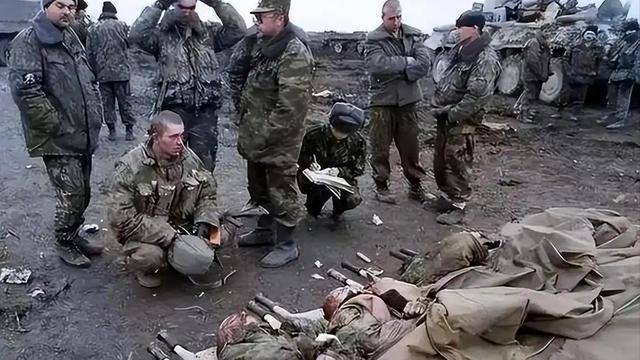 俄乌终局将近了吗 乌克兰的双重绞杀