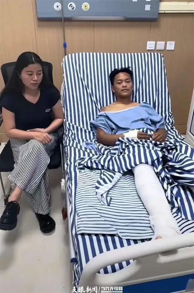 直击在非遭绑架的贵州网红回国 家乡全力支援