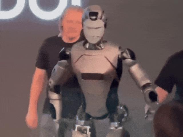 世界抽象机器人大赏 各国机器人表现引热议