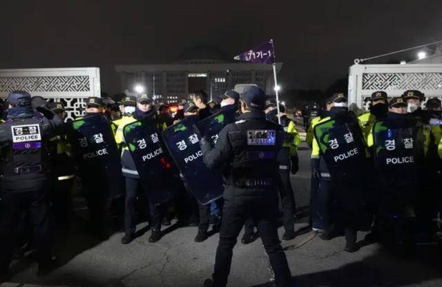 尹锡悦“戒严”给韩国留下了什么？