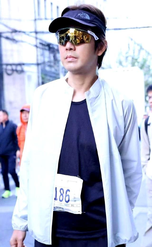 你敢敬佩钟汉良一经51岁了 硬核自律的交易自救