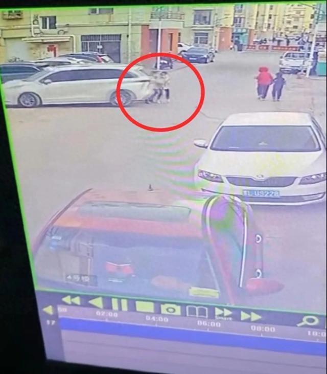 一地发生倒车事故致人死亡 法院工作人员肇事