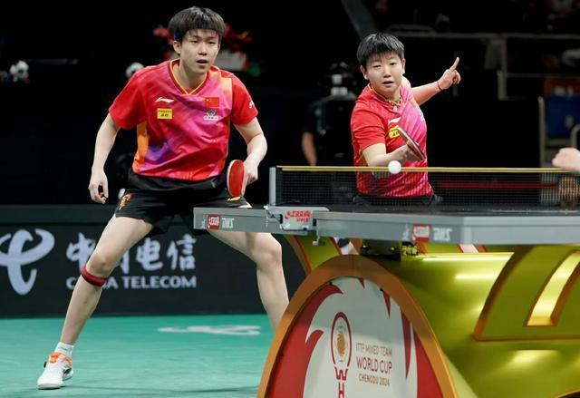 王楚钦孙颖莎这一球对手教练沉默了 默契与责任的体现