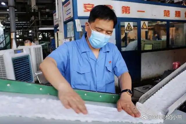 我這一身聚酯纖維派上用場(chǎng)了 冬季穿衣新趨勢(shì)