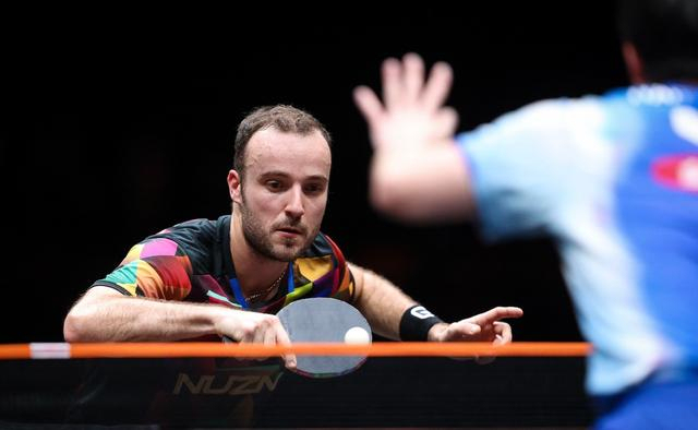 張本智和贏了再次致敬樊振東 模仿偶像慶祝動作引關注