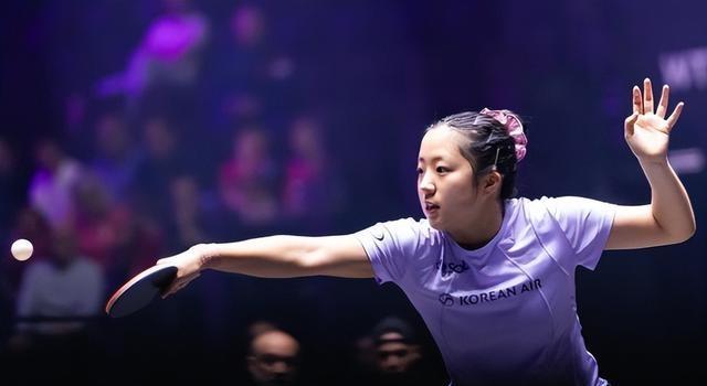 申裕斌安慰受傷的孫穎莎 同框逛街引發(fā)熱議