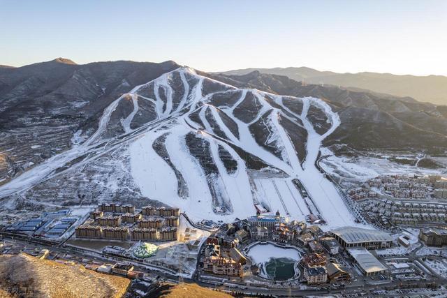 定了！冰雪經(jīng)濟(jì)正在爆發(fā)，不僅是哈爾濱，竟然有70萬(wàn)人在深圳滑雪 南北共熱