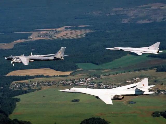 俄两架图-160M轰炸机交付意味什么 展示远程打击实力