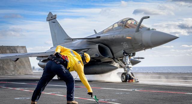 解放军会配核航母+舰载六代机吗 中国独领风骚