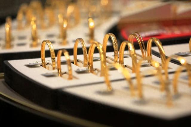 金饰克价首破1400元，再创新高 金价持续攀升