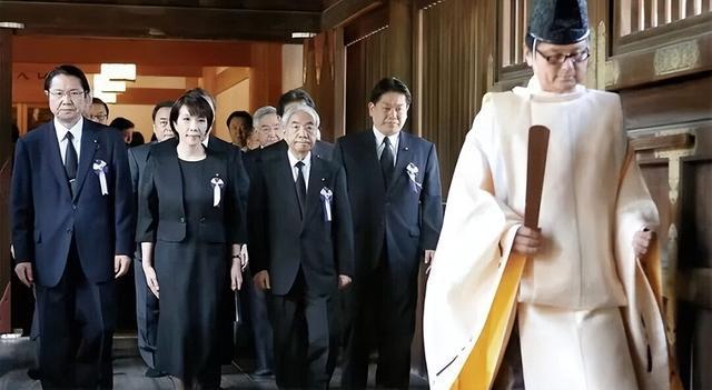 「中国网评」高市早苗若参拜靖国神社,必将玩火自焚