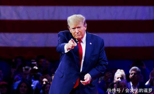 博主：经济问题在拖特朗普后腿 支持率暴跌引发关注