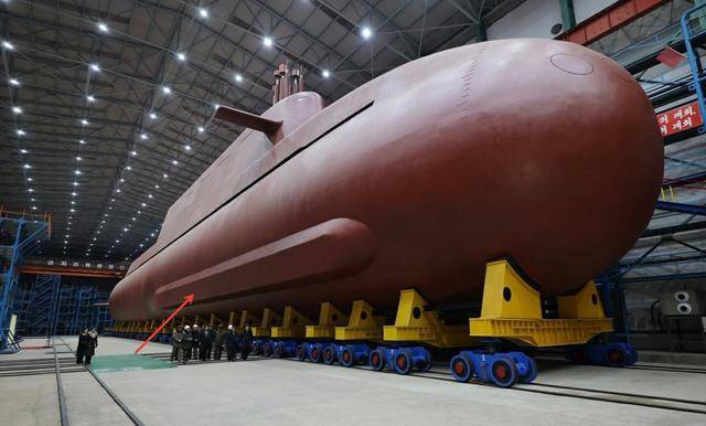 朝鲜战略导弹核潜艇为何围壳巨大 独特设计引发热议