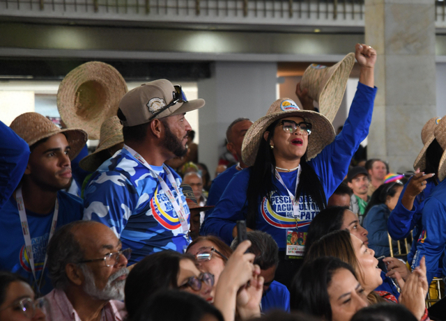 美在委内瑞拉附近大规模集结部队 经济封锁加剧紧张局势