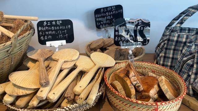 李福贵实体店每样商品都标收购价 助农增收新尝试