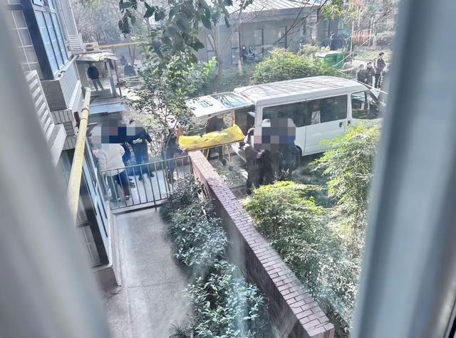 西安一小区发生电梯惨剧 男子坠亡引发关注