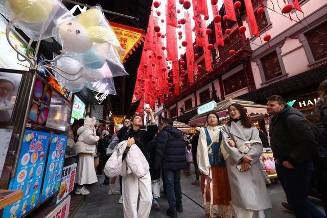 三亚元旦入境游客暴增5倍 免税购物热度飙升