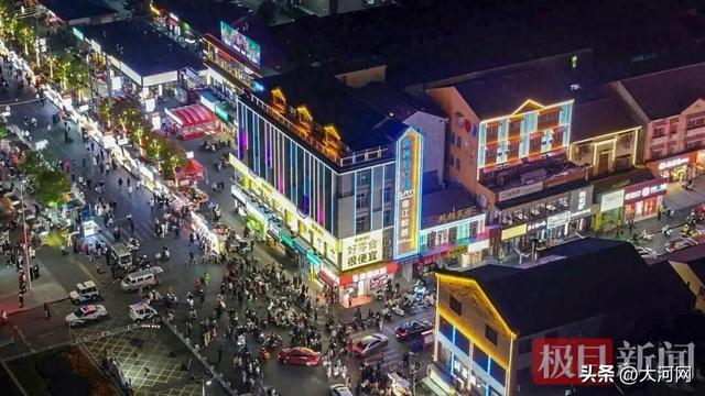 湖北夫妻炸年糕淀粉肠年入百万 小吃摊年进账超百万